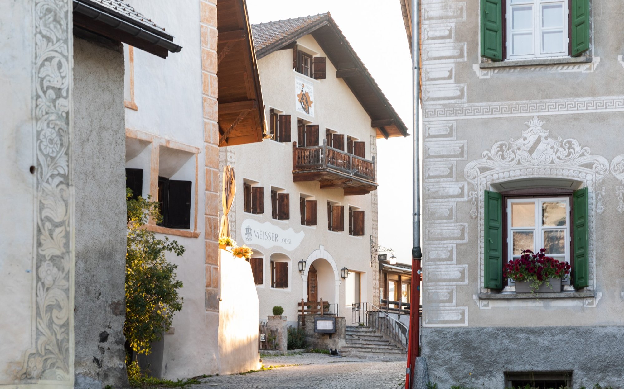 Sanella Yoga - ROOT & FLOW – YOGA RETREAT - 21. – 23. MAI 2027 - Meisser Resort, Guarda, Engadin, Schweiz - Dorf Guarda